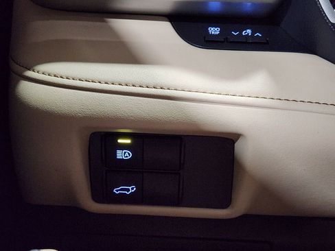 Used 2021 Toyota Highlander XLE FWD image 41