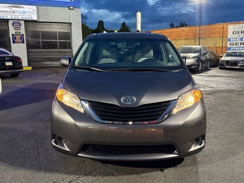 Used 2012 Toyota Sienna LE image 8