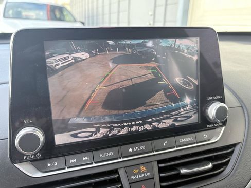 Used 2022 Nissan Altima 2.5 SV FWD image 17