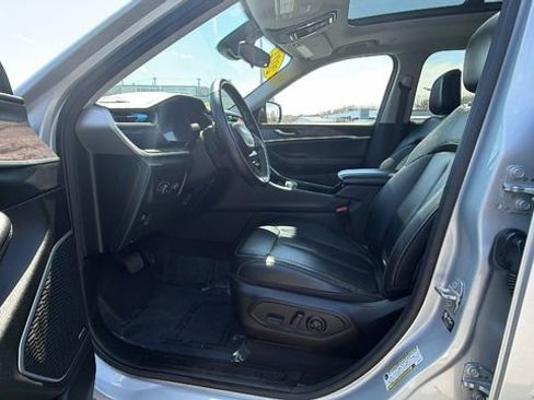 Used 2022 Jeep Grand Cherokee L Limited AWD/4WD image 17