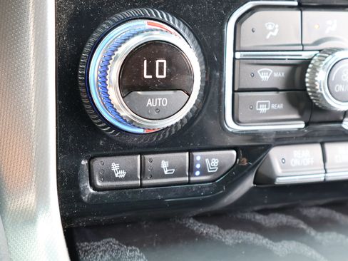 Used 2024 GMC Yukon Denali w/ Advanced Technology Package AWD/4WD image 32