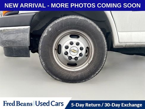 Used 2024 Chevrolet Express 3500 w/ Power Convenience Package image 11