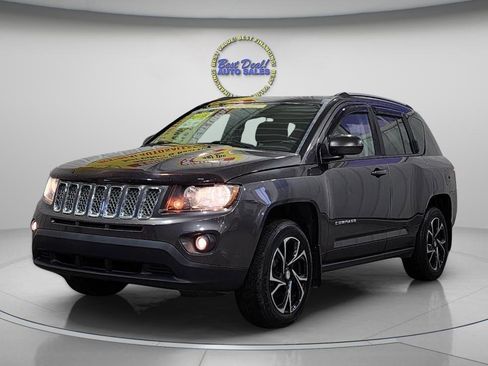 Used 2016 Jeep Compass Latitude image 1