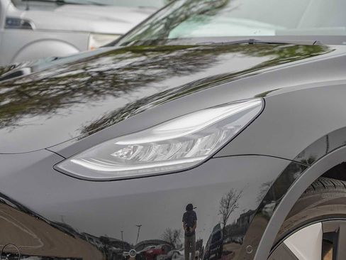 Used 2021 Tesla Model Y Long Range image 3