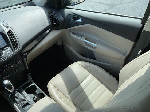 Used 2019 Ford Escape Titanium AWD/4WD image 18