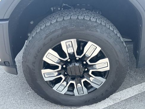 Used 2025 GMC Sierra 2500 Denali w/ Denali Reserve Package AWD/4WD image 10