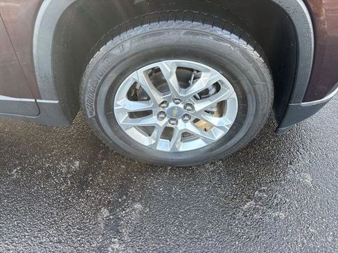 Used 2021 Chevrolet Traverse LT image 45