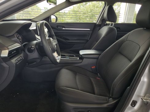 Used 2023 Nissan Altima 2.5 SV FWD image 18