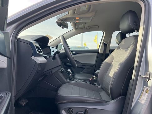 Used 2024 Volkswagen Taos SE image 10