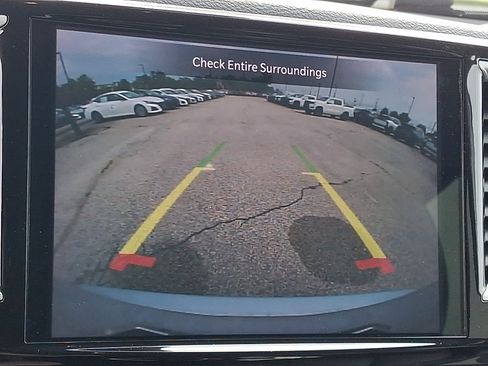Used 2024 Chrysler Pacifica Touring-L FWD image 20
