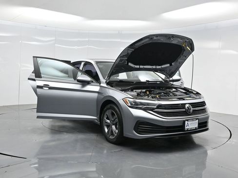 Used 2024 Volkswagen Jetta SE w/ Panoramic Sunroof Package image 38