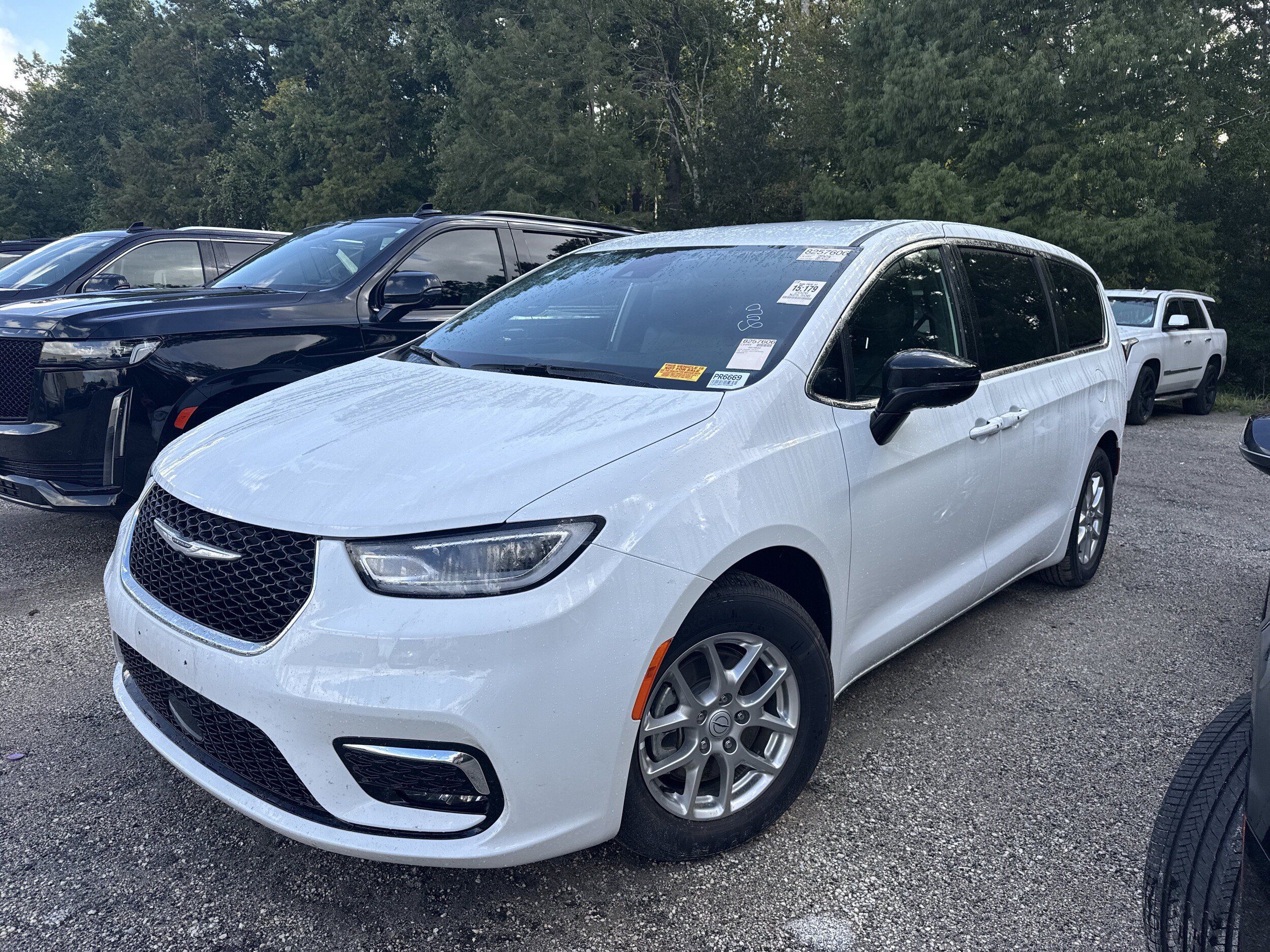 Used 2026 Chrysler Pacifica Select FWD image 1