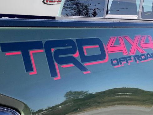 Used 2022 Toyota Tacoma TRD Off-Road image 11