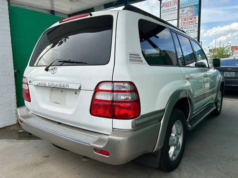 Used 2004 Toyota Land Cruiser image 2