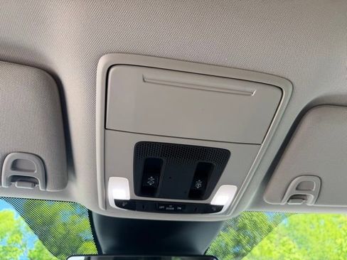 Used 2025 Honda Pilot Touring image 25