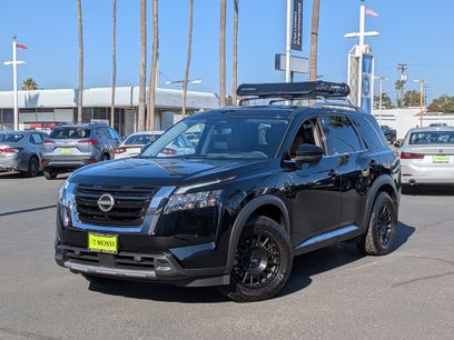 New 2025 Nissan Pathfinder Platinum w/ Cargo Package