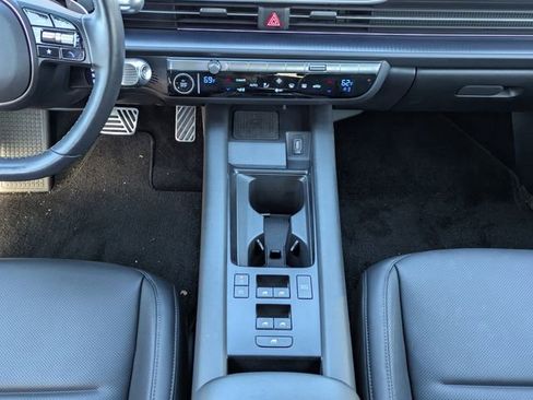 Used 2023 Hyundai Ioniq 6 Limited image 18