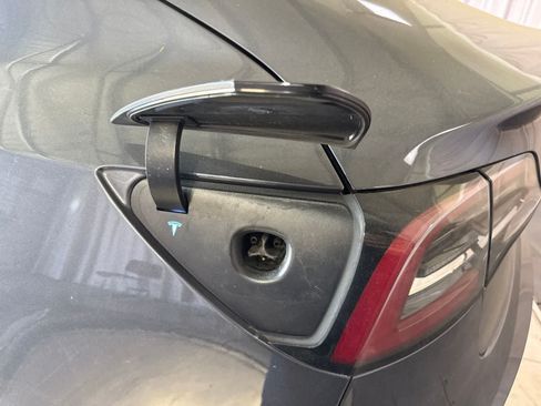 Used 2022 Tesla Model 3 Long Range AWD/4WD image 11