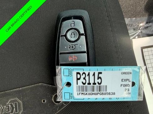 Used 2023 Ford Explorer XLT AWD/4WD image 39