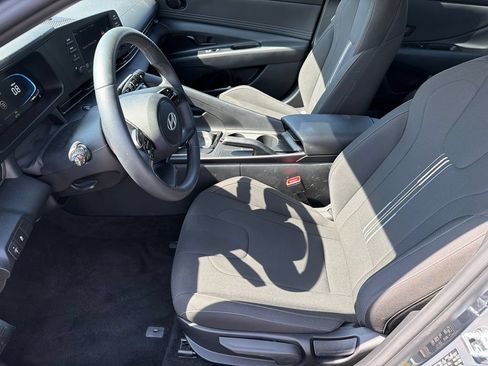 Certified 2025 Hyundai Elantra Sport FWD image 9