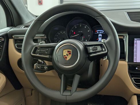 Certified 2026 Porsche Macan AWD/4WD image 21