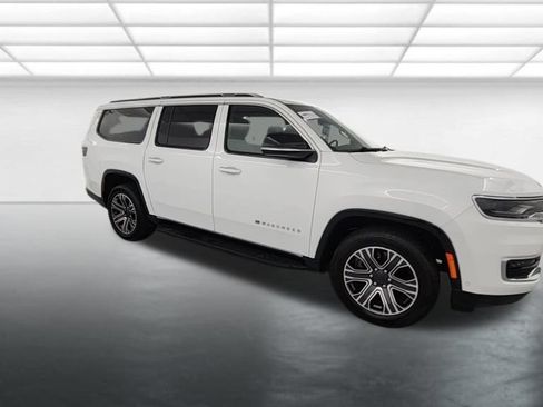 Used 2024 Jeep Wagoneer L Series II w/ Flexible Seating Group AWD/4WD image 10
