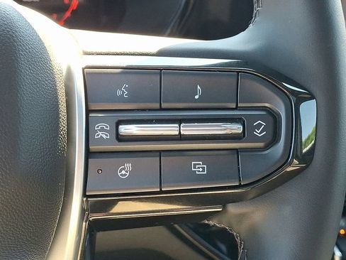 Used 2025 Chevrolet Colorado ZR2 w/ Technology Package AWD/4WD image 24