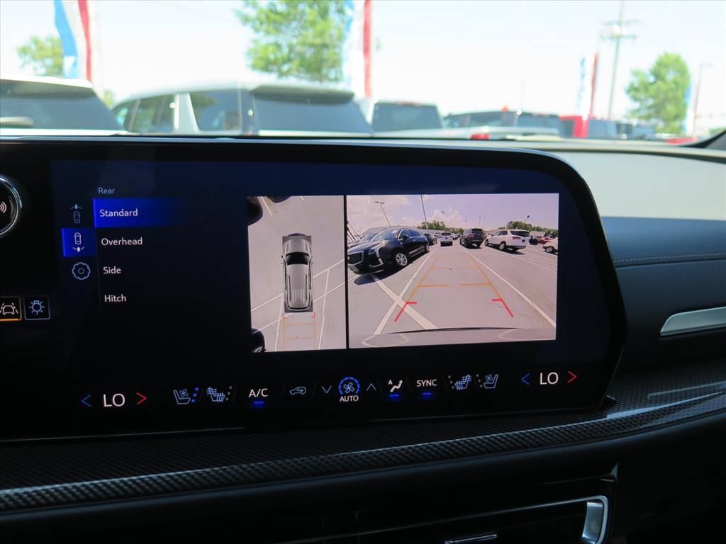Used 2025 Chevrolet Traverse High Country FWD image 18