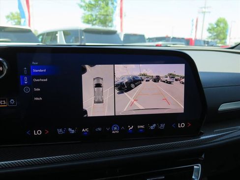 Used 2025 Chevrolet Traverse High Country FWD image 18