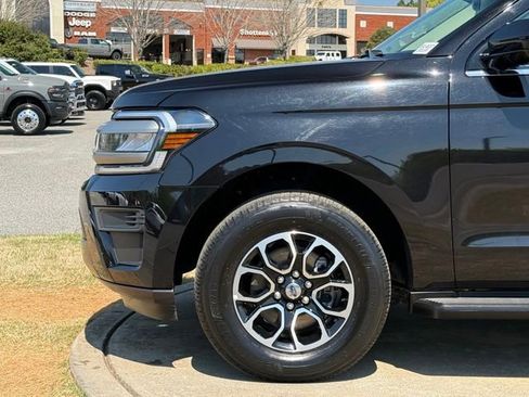 Used 2024 Ford Expedition Max XLT image 12