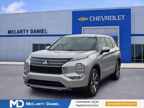 Used 2025 Mitsubishi Outlander SE AWD/4WD image 2