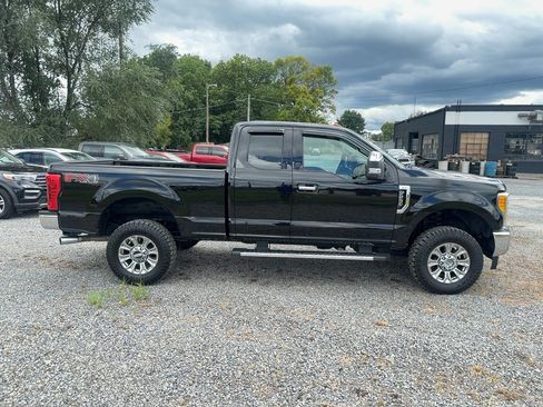 Used 2017 Ford F250 XLT w/ XLT Premium Package AWD/4WD image 5