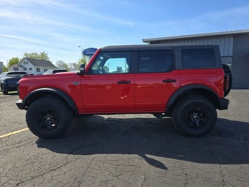 Used 2023 Ford Bronco Wildtrak image 4