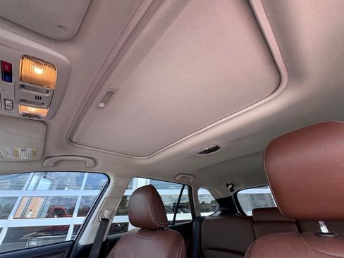 Used 2017 Subaru Outback 3.6R Touring w/ Popular Package #5A AWD/4WD image 23
