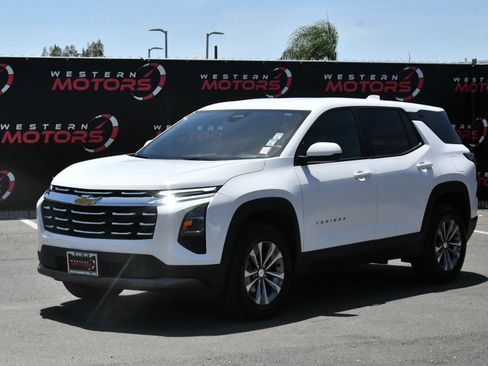 Used 2025 Chevrolet Equinox LT FWD image 3