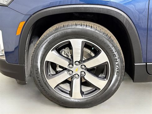 Used 2023 Chevrolet Traverse LT w/ LT Premium Package image 32