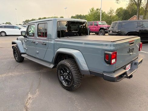 Certified 2025 Jeep Gladiator Sport AWD/4WD image 5