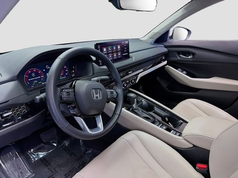 Used 2023 Honda Accord Touring image 7
