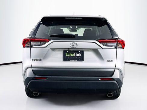 Used 2025 Toyota RAV4 XLE FWD image 7