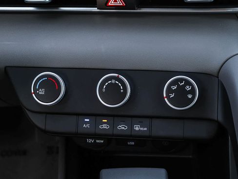 Used 2025 Hyundai Elantra SE w/ Cargo Package image 16