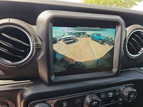 Used 2023 Jeep Wrangler Unlimited Sahara AWD/4WD image 14
