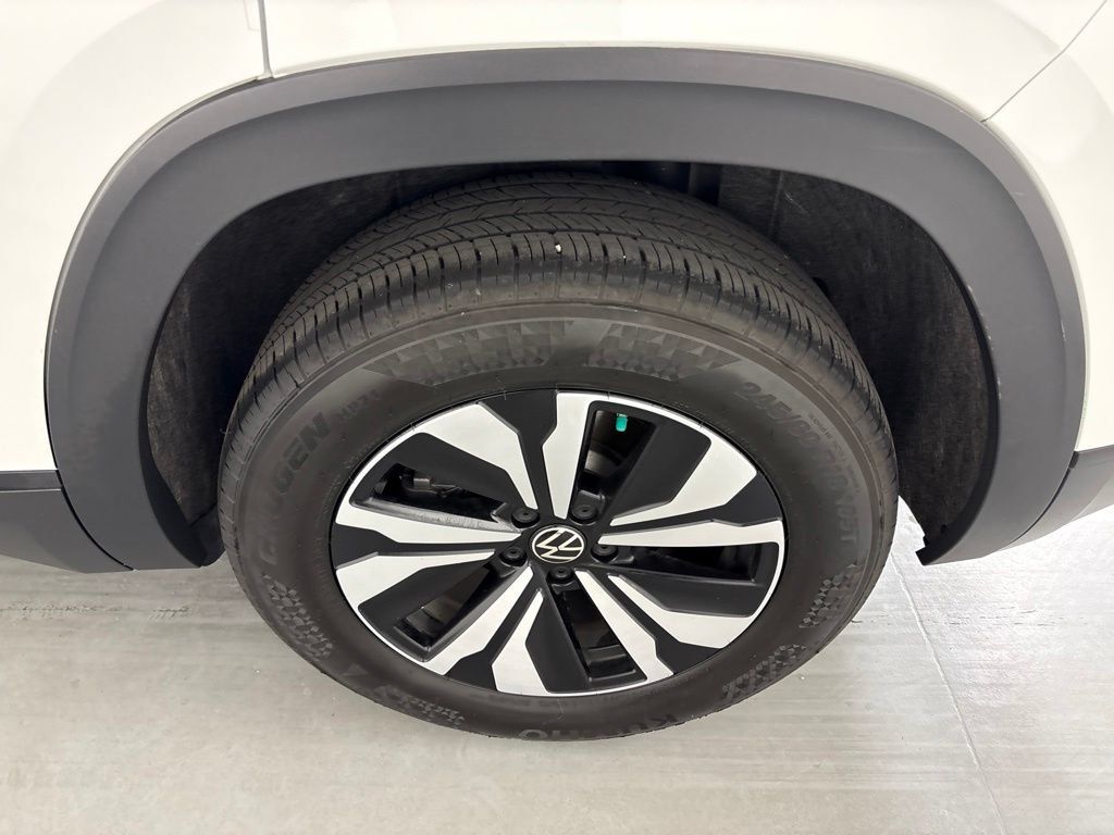 Used 2024 Volkswagen Atlas Cross Sport SE FWD image 14