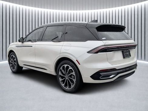 New 2026 Lincoln Nautilus Reserve image 5