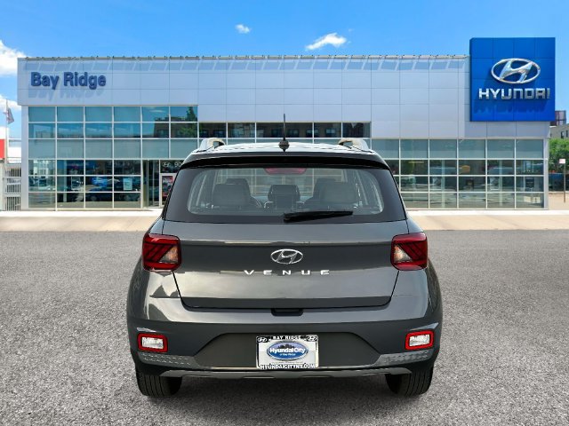 Used 2025 Hyundai Venue Limited FWD image 5
