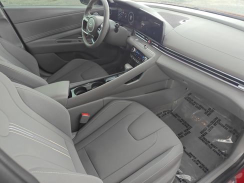 Used 2024 Hyundai Elantra SEL w/ Convenience Package FWD image 6