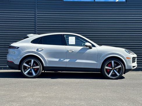 Certified 2024 Porsche Cayenne S AWD/4WD image 10