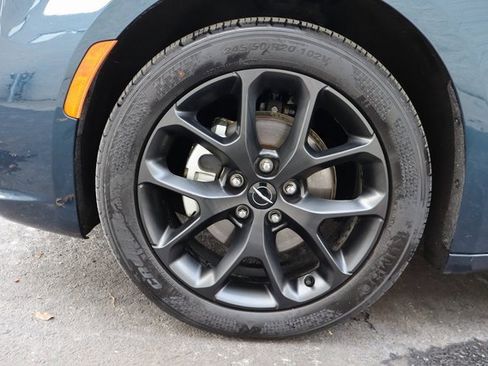 Used 2025 Chrysler Pacifica Limited image 12