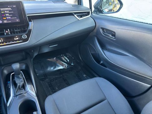Used 2025 Toyota Corolla LE image 31