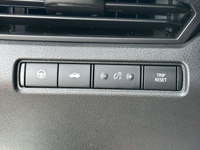 Used 2023 Nissan Altima 2.0 SR FWD image 14