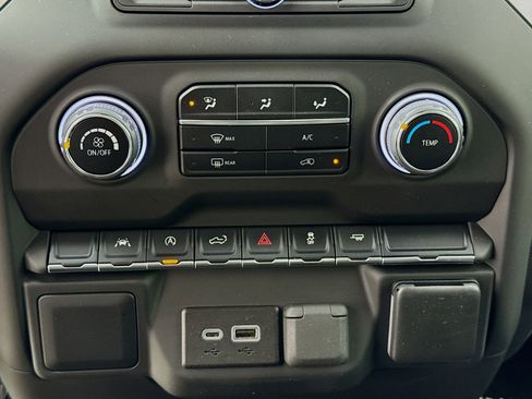 Used 2023 Chevrolet Silverado 1500 Custom image 16